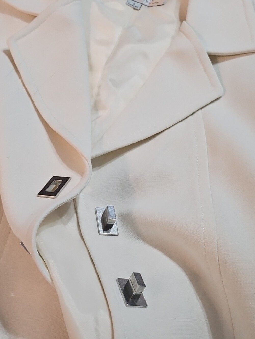 TAHARI Cream Tailored Women's Blazer with Square Metal Buttons - Picture 6 of 7